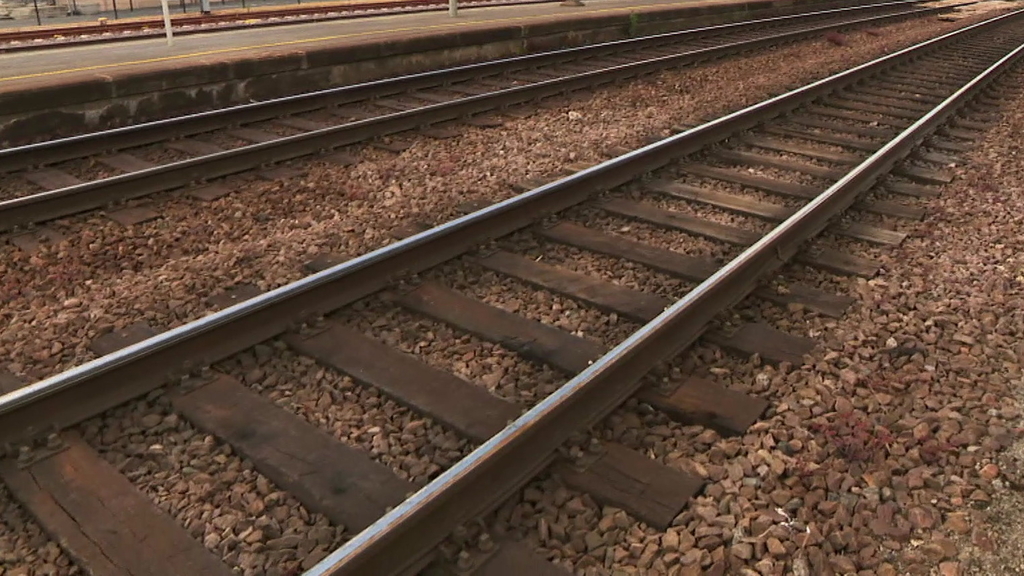 RTLlu's tweet photo. CFL informéieren: Zuchtrafic tëscht Ettelbréck a Miersch aktuell a béid Richtungen ënnerbrach https://t.co/BEIdW9Z1rz https://t.co/GwpGi9r8Mt
