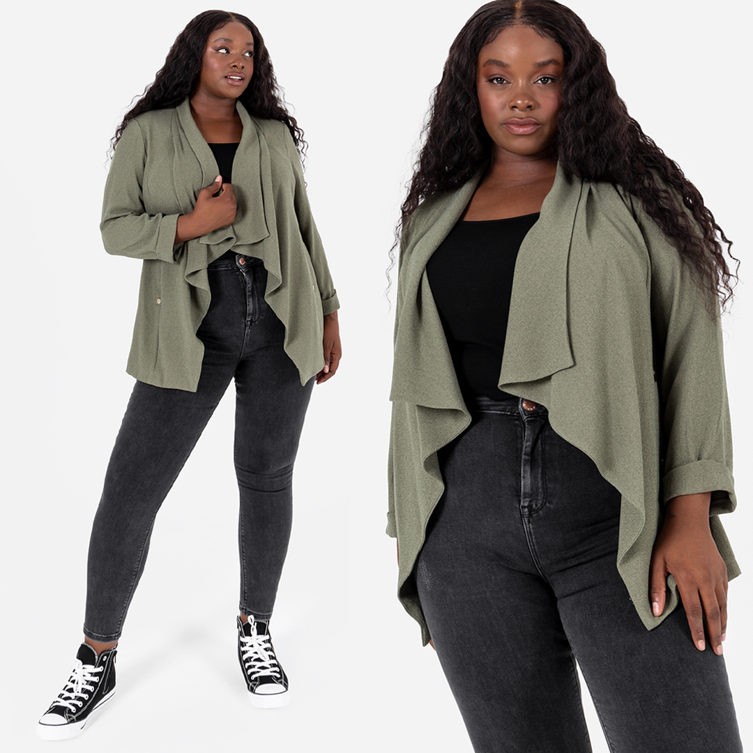 _Lovedrobe_'s tweet photo. With our unpredictable weather, it's the season for light layering. Our waterfall blazer is light enough for humid days and easily foldable to stash away in your bag when the sun makes an appearance https://t.co/1ny6VegrK3