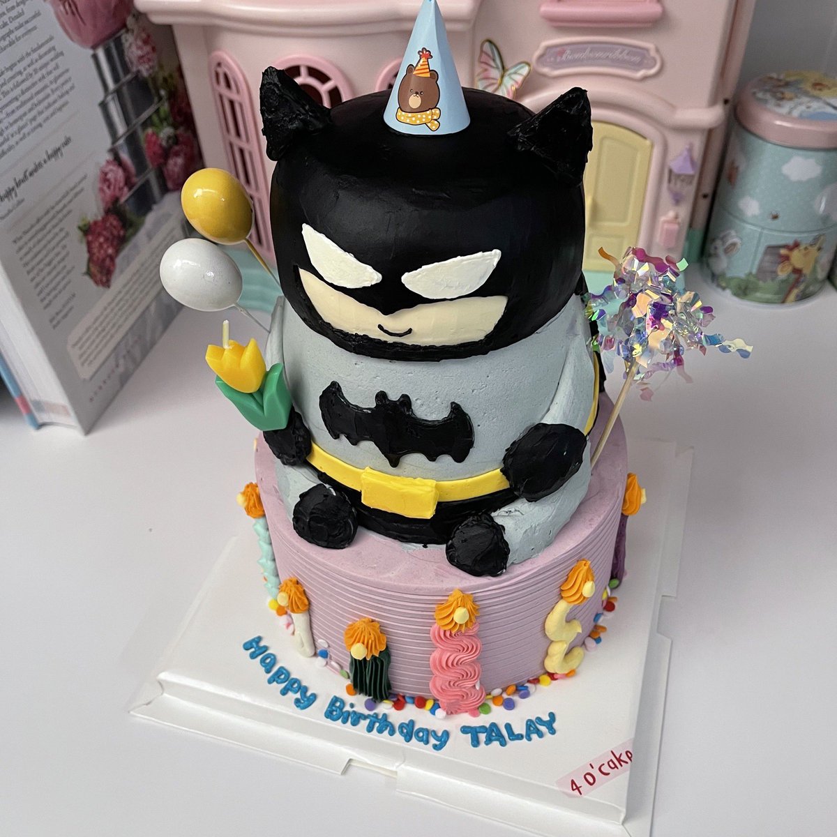 Talay_JS's tweet photo. 【プレゼント第一弾🎂✨】
皆様からこれまでいただいたドネーションで誕生日ケーキをご用意しました🕊
本日のイベント会場へ届けられる予定です。沢山のドネーションありがとうございました🙏🏼

#TALAY27thBirthDay
#เลบอกไม่หวาน https://t.co/6BETctM01B