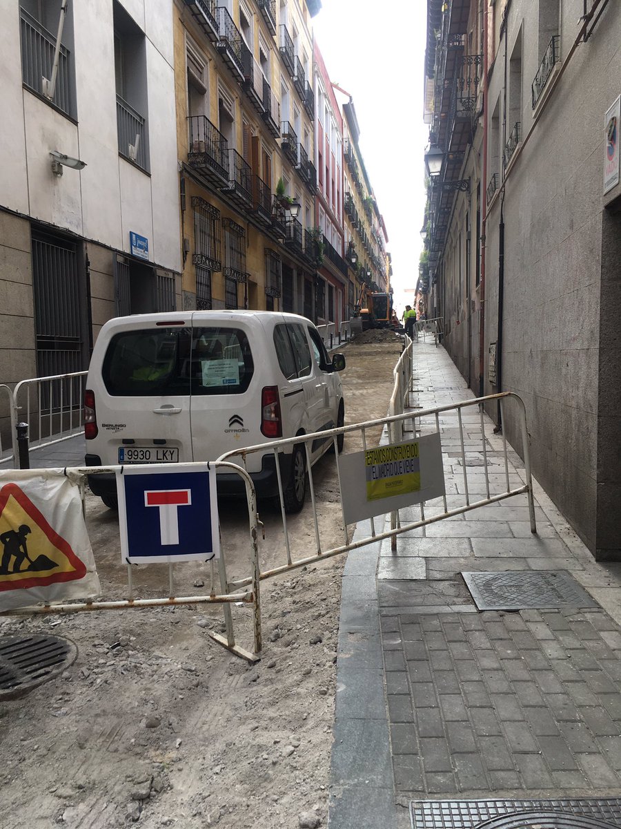 VerbalizandoHis's tweet photo. Vecinos 🗣por #elmadridqueviene  C/ Cabeza, cortada, operación asfalto. @TirsoPlaza @carlaestasola @AVVLaCorrala @fernandezsj @JMDCentro @reclamalavapies https://t.co/wz9ZQRyedo