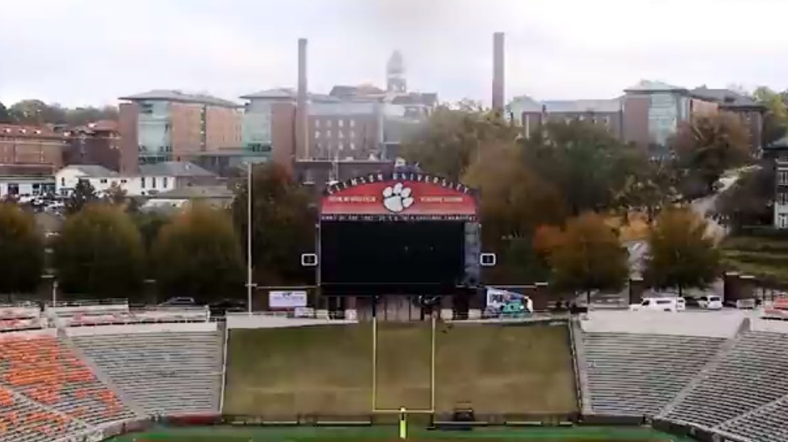 NCSUFans's tweet photo. Clemson’s new video board is insane 😳 https://t.co/C1V0GjuSfk