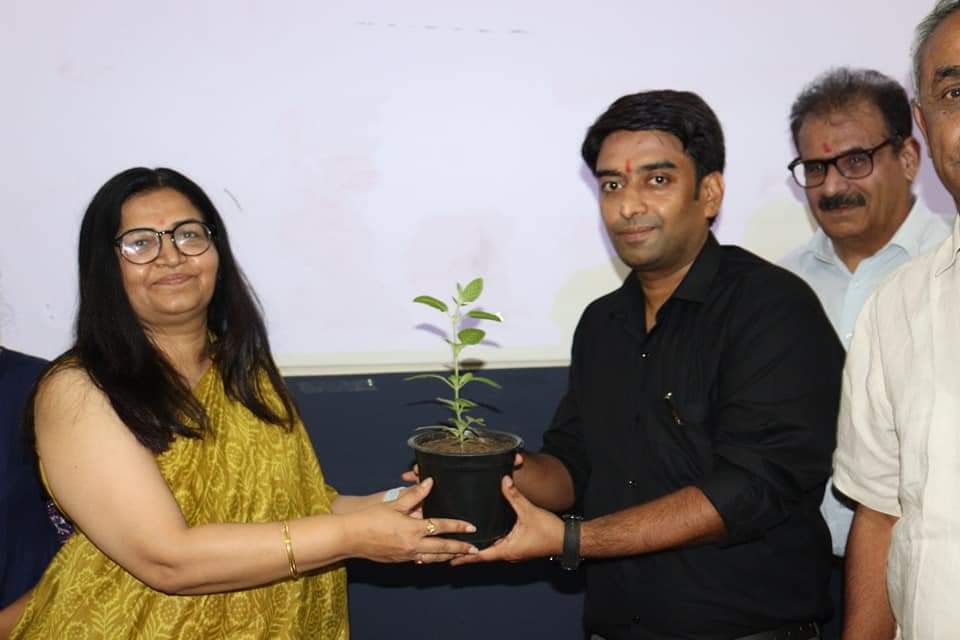 BrainSoulnYou's tweet photo. Mr. Saurabh Goel has delivered a talk on Role of Teachers in developing Innovations and Entrepreneurship Eco System at Gurugram University.

#entrepreneurship #gurugramuniversity #brainsoulnyou #saurabhgoel https://t.co/PylkzFSHKC