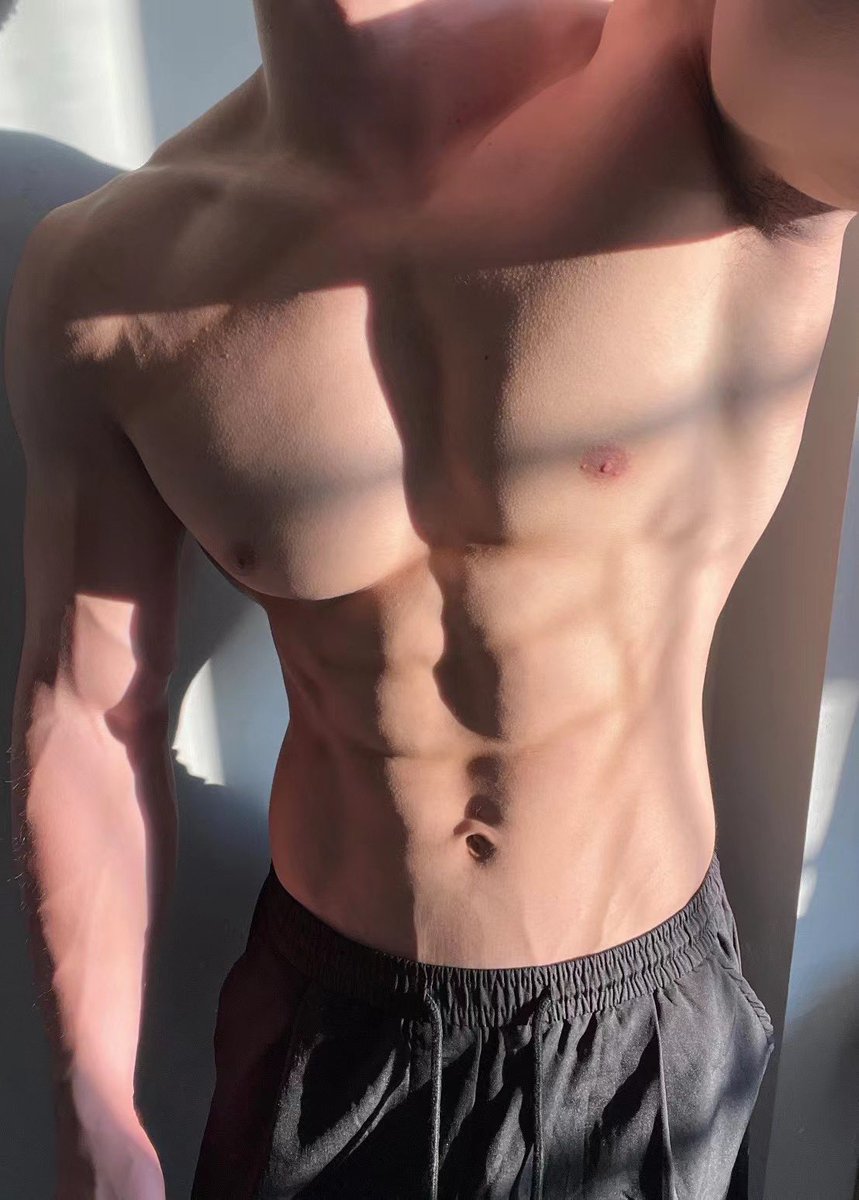 zhinancike's tweet photo. 健身房直男偷偷在淋浴间为姐姐上贡🤭 https://t.co/fV8lPWNEcw