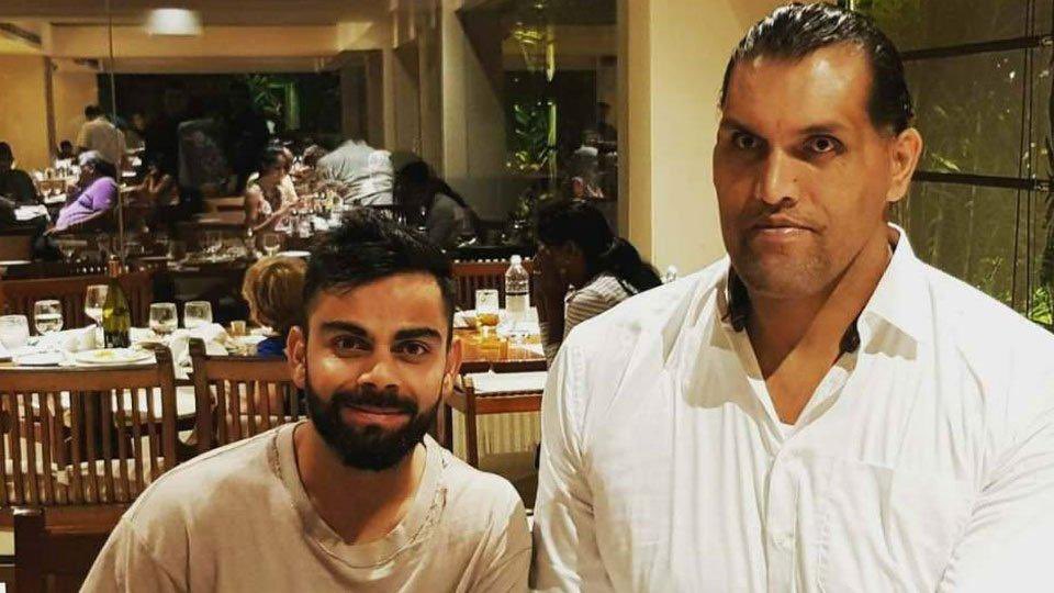 WWEIndia's tweet photo. The GREATS! 🙌 🇮🇳 

@imVkohli @greatkhali #ViratKohli #TheGreatKhali #TeamIndia #AsiaCup2022 https://t.co/rfKRb241kL