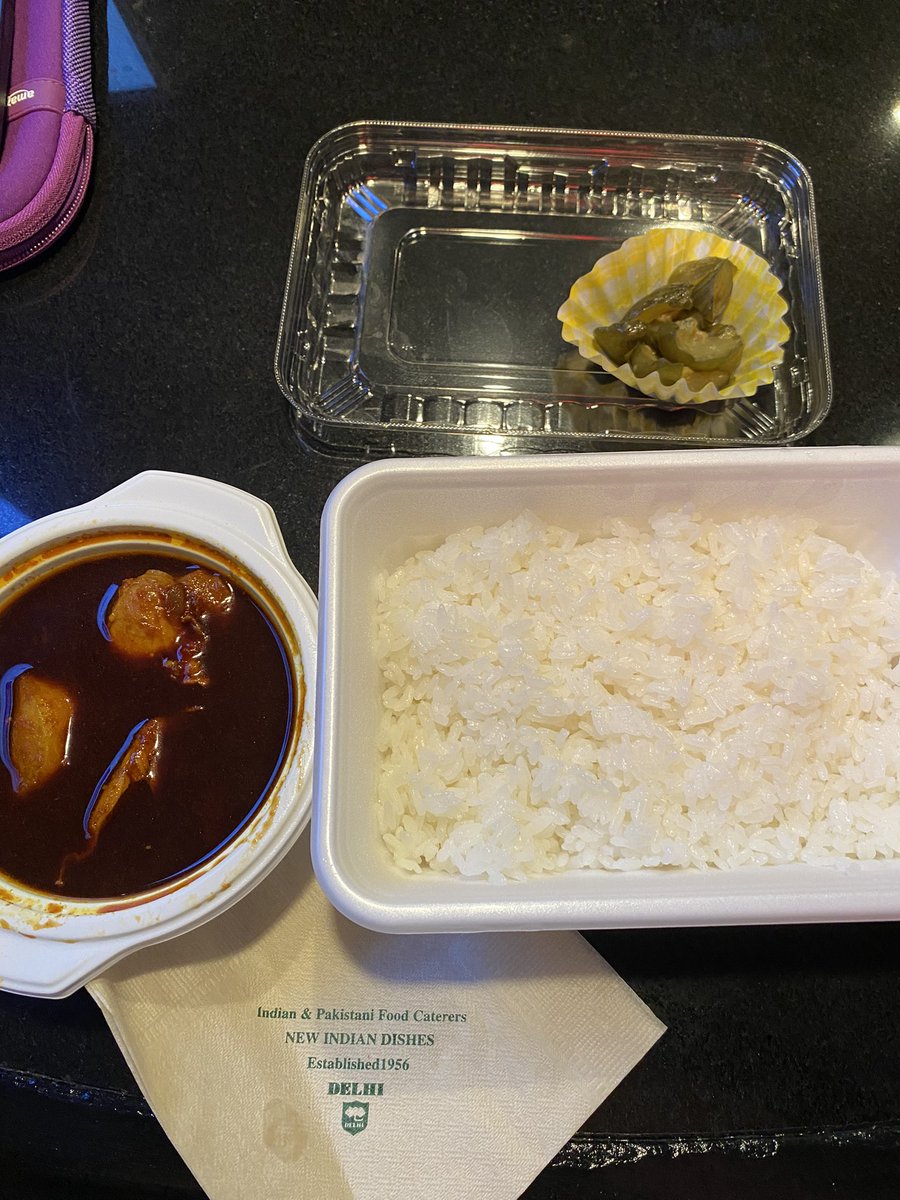 店の近所のデリー本店でカシミールをテイクアウトしてみた☆
なぜか店で食べる方が辛い気がするw
#カレーは　#御徒町
#カジュアルバーＫ