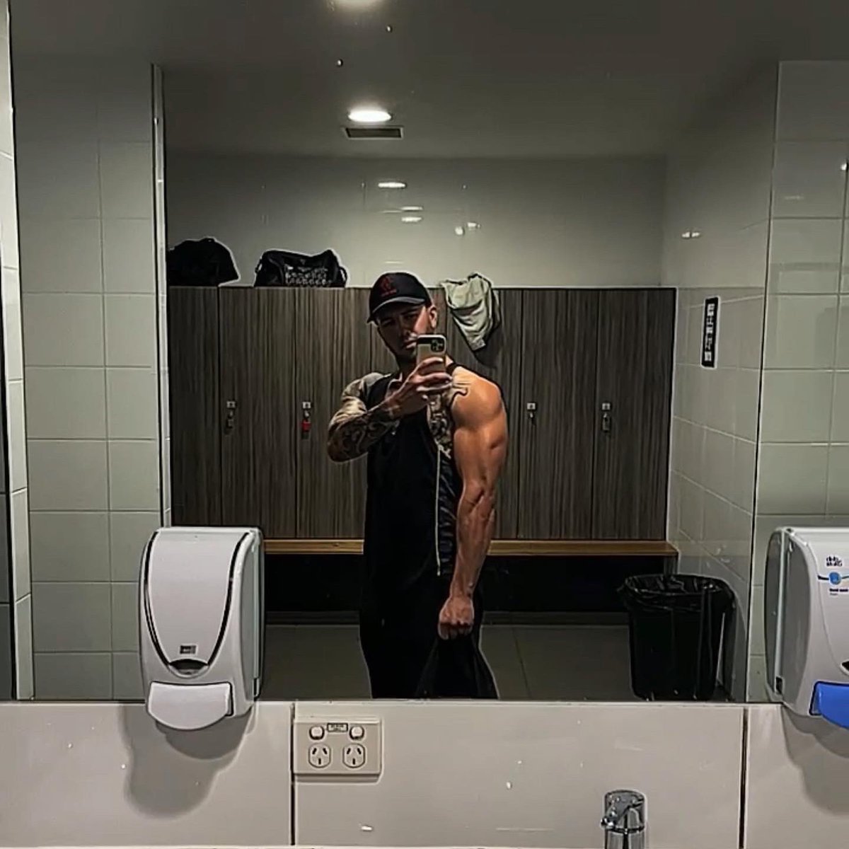 CJ_doble's tweet photo. 👀 Certified bag holder 

#gym #fitness #bodybuilding #tattoos #muscles #arms https://t.co/9S58UkNtnv
