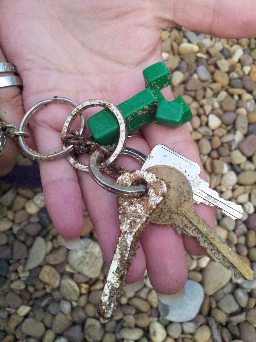 EarthScanners's tweet photo. We unearthed this bunch of keys whilst out detecting at #FreshwaterWest, #Pembrokeshire.
If these are yours, DM us, and we'll make arrangements for them to be returned to you.
•
#metaldetecting #metaldetectinguk #metaldetectingwales #lostandfound #detectorists #earthscanners https://t.co/uuUlI5gP6U