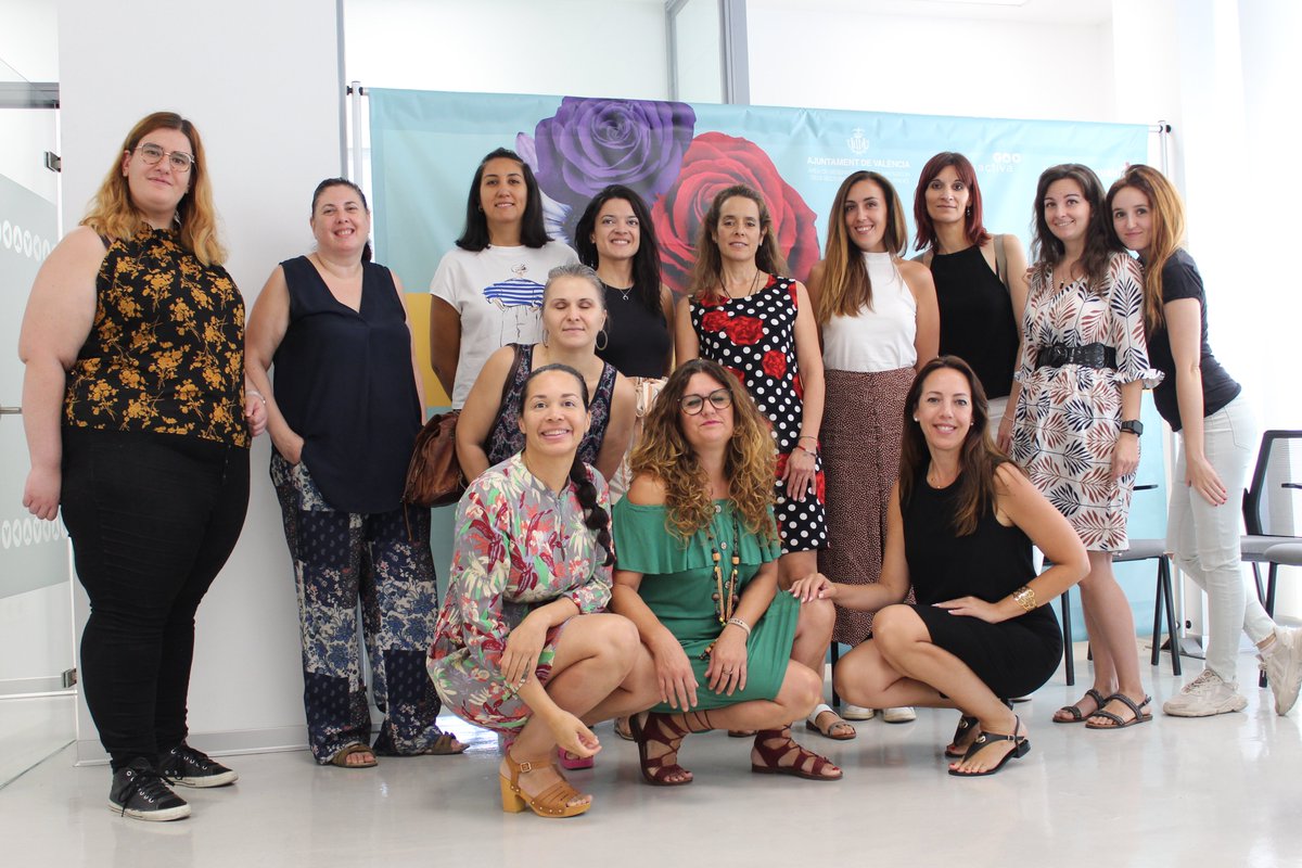 cocreatevlc's tweet photo. 😍Felicitaciones a #EspaiLidera por el coloquio #WomenTechEU, impartido por @thaisglod , CEO de  
@INNOBOUND_EU, dirigido a #Lidereses de startup #deeptech en el que se han dado a conocer las oportunidades de financiación europea para proyectos tecnológicos liderados por mujeres. https://t.co/ImVFz1euQZ