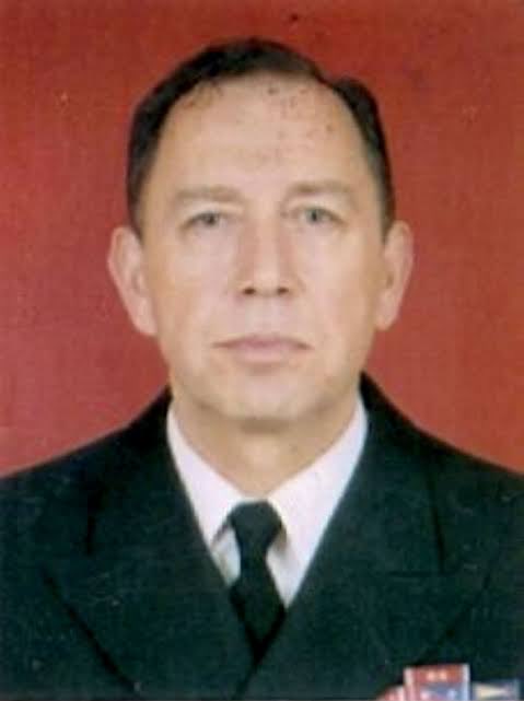 Amiral Aydan Erol kanser. FETÖ'cülerle aynı saftaki savcının 28 Şubat iddianamesiyle 386 gündür Silivri Cezaevinde esir tutulan, Kardak krizinin Deniz K Kur. Bşk. Amiralimize biyopsi sonucu ağız içi kanser teşhisi koyuldu. Çok geç olmadan Adalet Bakanlığını göreve davet ediyorum.