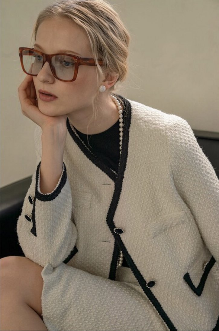 3i3ips's tweet image. 가을엔 트위드 ☁︎＊°

성인이 되고 경조사에 참석할 일이 종종 생기는데
그럴 때 입기 좋은 10-20만원대 트위드자켓 타래