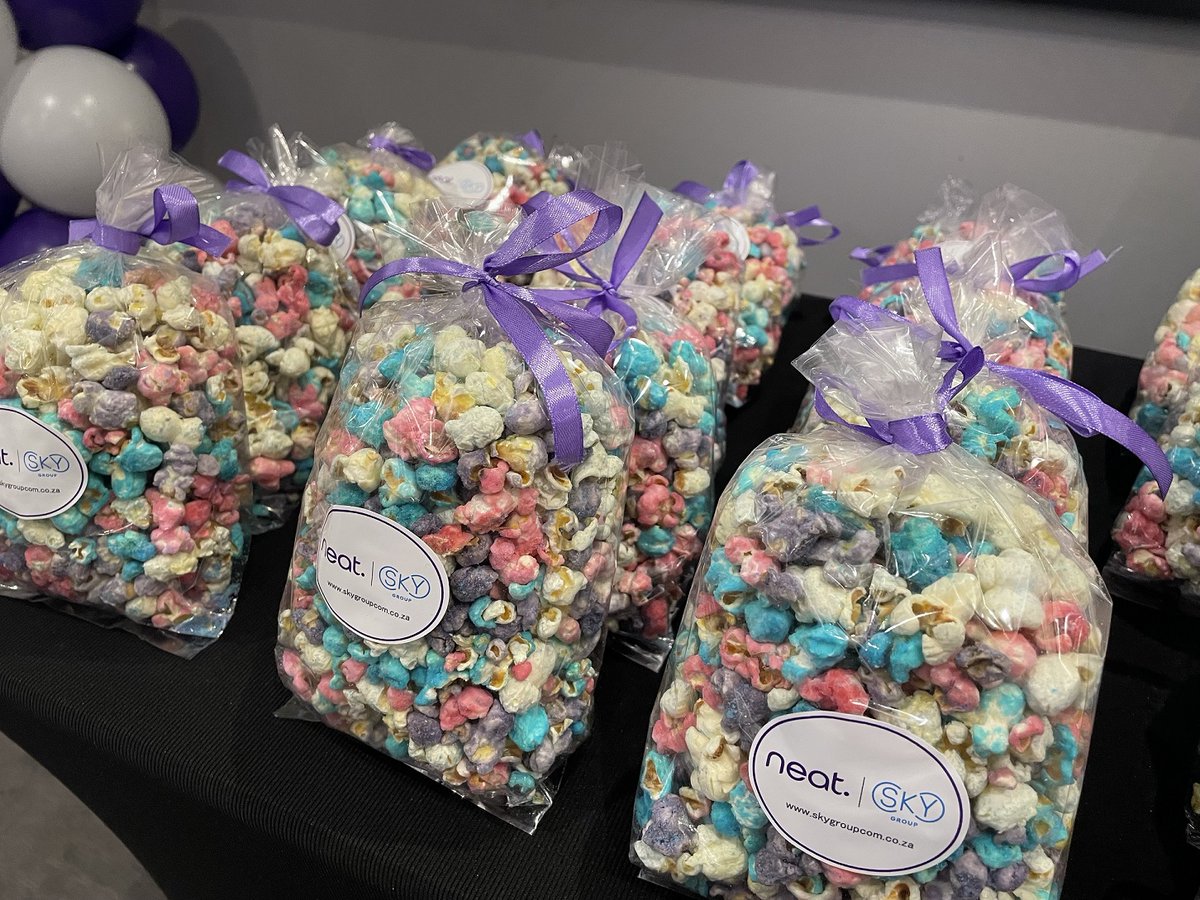 nology_sa's tweet photo. It’s all happening here in the exclusive @neatmeetings room at the #OmegaDigital Extending the Lead event. Cupcakes & candy popcorn will certainly sweeten the day! 🧁🍿 What’s even sweeter are the devices on show: Neat Bar, Neat Bar Pro, Neat Board & Neat Frame
#ExtendingTheLead https://t.co/uHoc0ybrZQ
