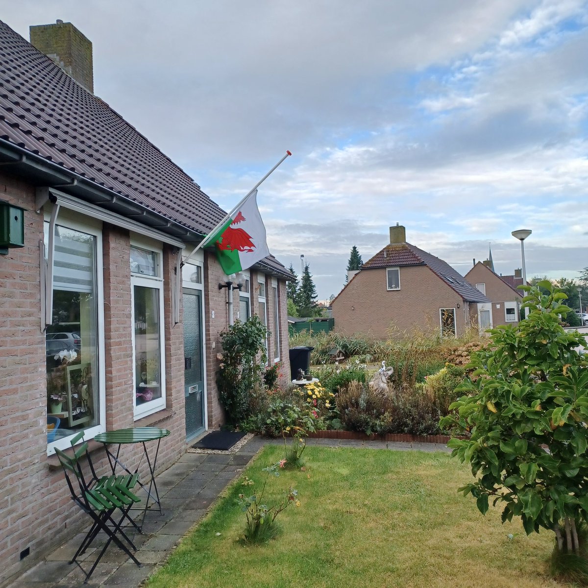 The loss of The Queen, someone who has been an icon of the traditions I hold so dear. Here in the Netherlands I've hung my flag out. See will be missed. R.I..P. Lizzy.