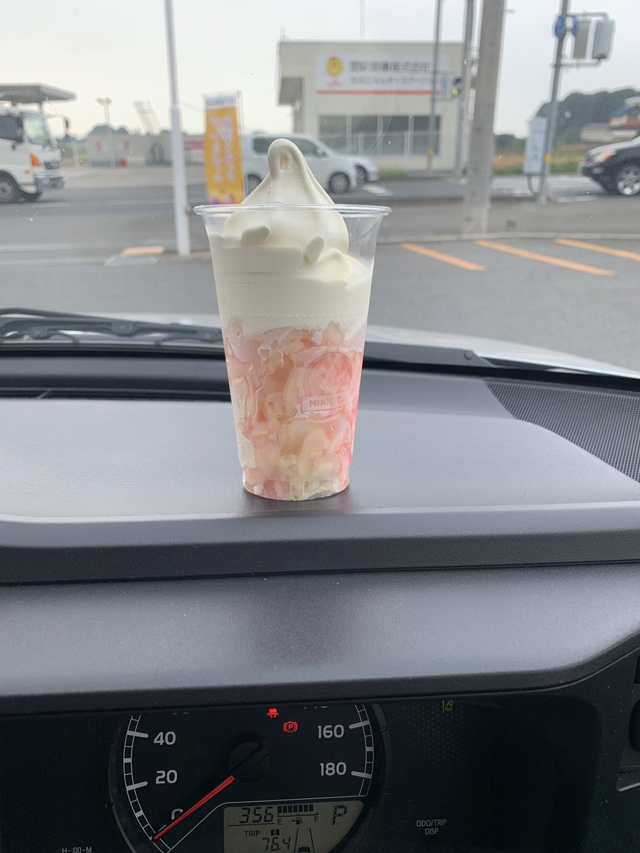 cha0551's tweet photo. 暑すぎてアイス食べた🍨
ロッキン行ってから最近はSUPER BEAVER聞いてるけどいい曲ばっか🤖 https://t.co/hi8nnjuxf7