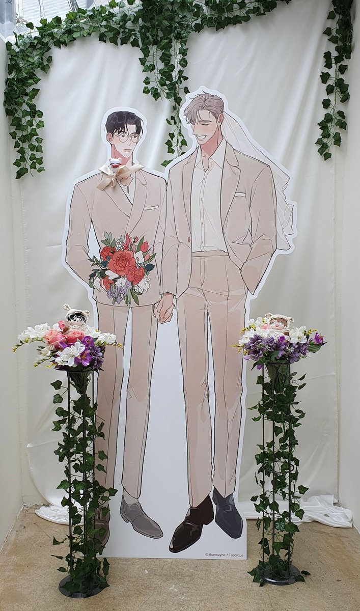 Pinkychuu_Aki's tweet photo. They are now husband and husband 🌹🍃

#sematicerror
#runwayhit https://t.co/vzjOtVQU9l