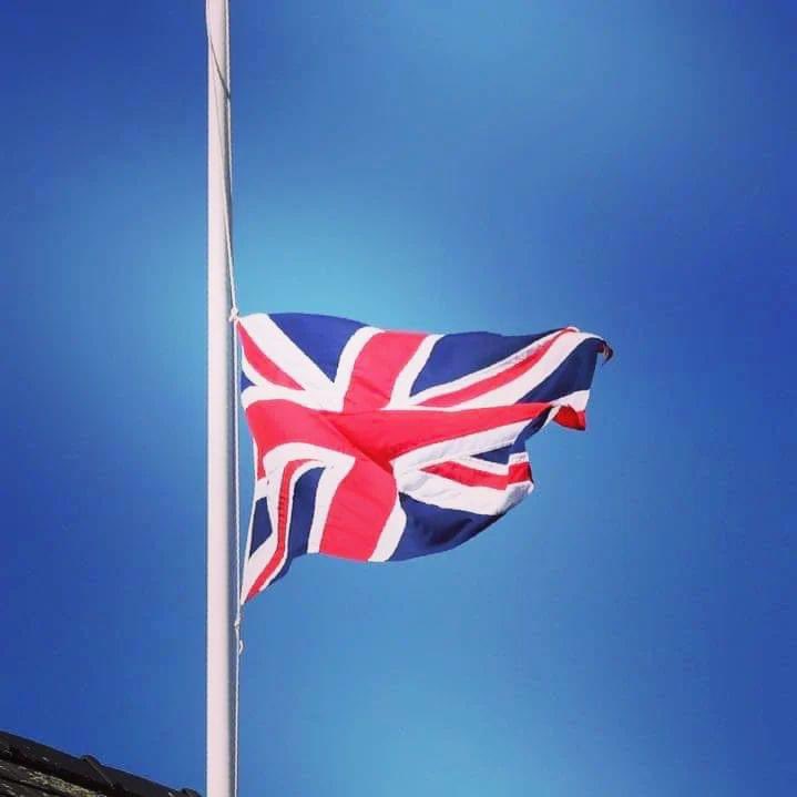 mickcrennell's tweet photo. I woke up this morning hoping that it had all been a nightmare - then I realised it was. I for one have shed quite a few tears. God bless you - Elizabeth the Great the Gandma of the world. 💔🌹🙏  #RIPLegend https://t.co/yMszf6cSpk