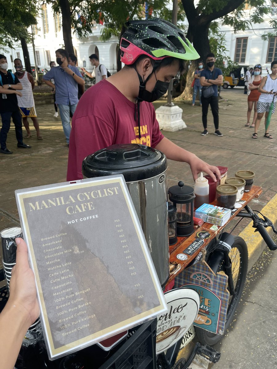 Sarap ng Kape! 👍🏻 Arabica yan!!

Check out “Manila Cyclist Cafe” that literally has a barista serving coffee on two wheels!

25 y/o Mark Patrimonio is an aspiring marketing student who’s doing this to earn enough money to send himself to school.

Mukhang may pang-thesis na 😄