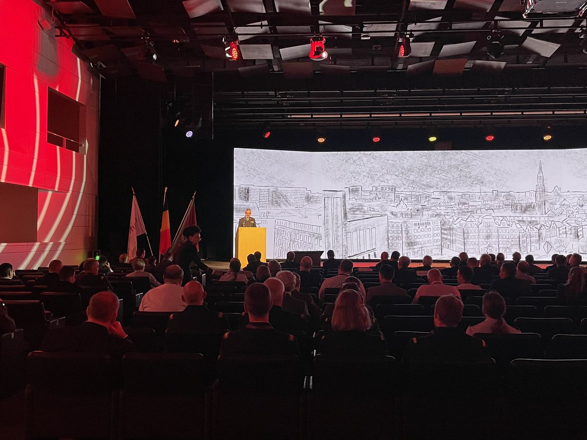 Let’s now welcome on stage ICMM Chairman of the Scientific Council Humbert Boisseaux. #ICMM2022