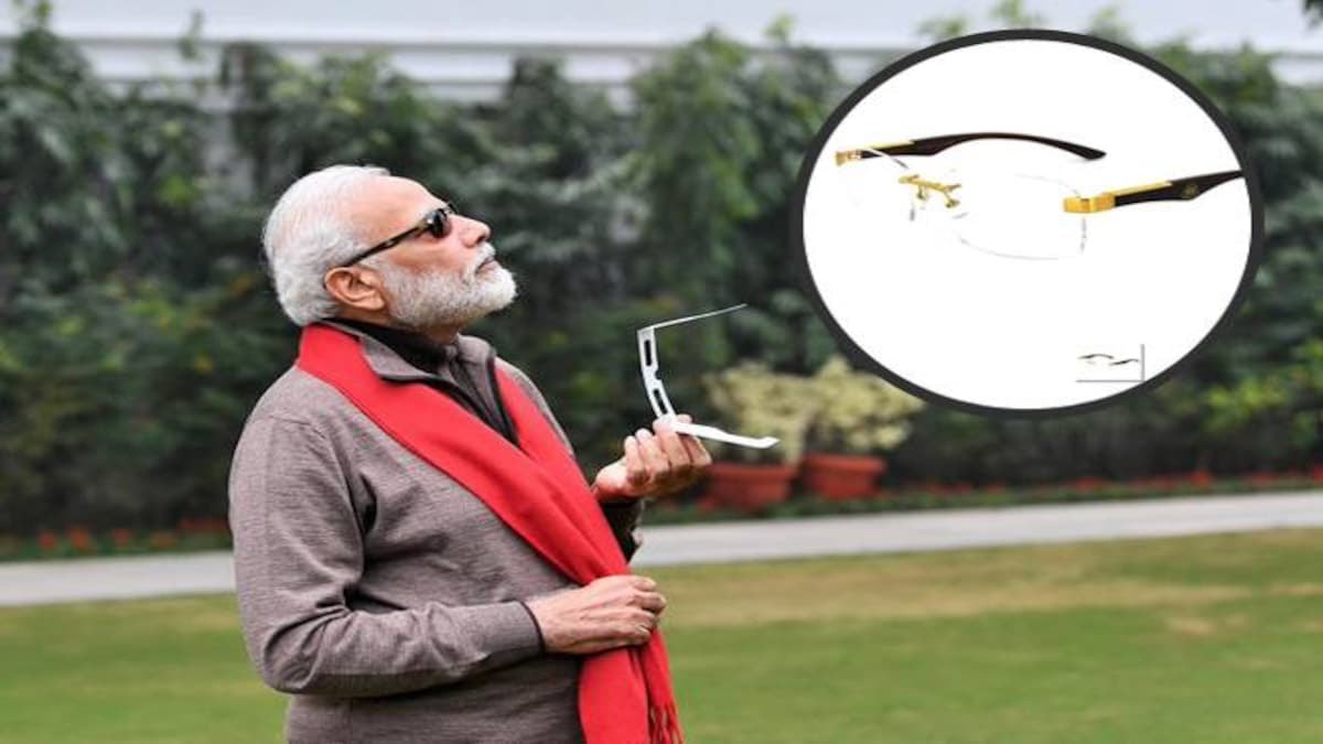 Tinni_Aphrodite's tweet photo. Bharat, dekho!

Maybach sunglasses worth $1,995 or more than Rs 1.4 lakh.

Rs 10 lakh suit.
Hello @BJP4India 
Would though wert clean enough to spit on. The level of hypocrisy is unmatched. Shame on you guys!
Practice what you preach idiot! https://t.co/QoT02Fj4Xd