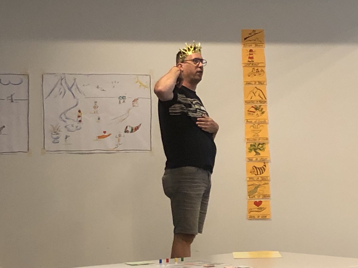 Fridaymorning and #xpdaysbenelux already has a king. Now it is just waiting for a broomstick. Thanks Stefan and Jurgen