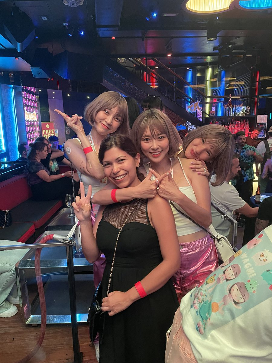mirt02's tweet photo. ☺️@axiesisters I met with the axiesister! https://t.co/XvA8wJXBFm