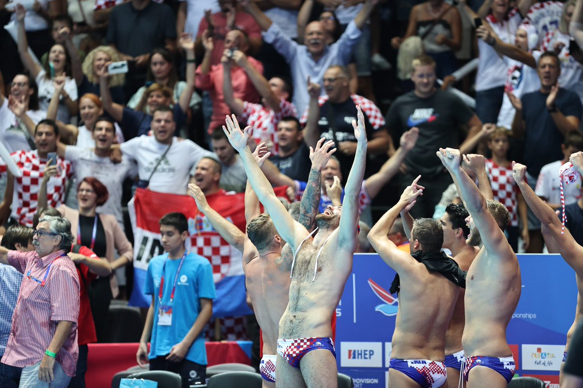 hrv_olimp_odbor's tweet photo. 🤽🏻‍♂️| Pobjedom nad Italijom hrvatski vaterpolosti osigurali su nastup u finalu Europskog prvenstva u Splitu! 🥳

Sretno u FINALU! 👏🏻👏🏻👏🏻

#wp2022split #WaterPolo #Vaterpolo #Croatia #Hrvatska❤️🤍 #EWPC

📸 CROPIX https://t.co/HT9nfMPrFu