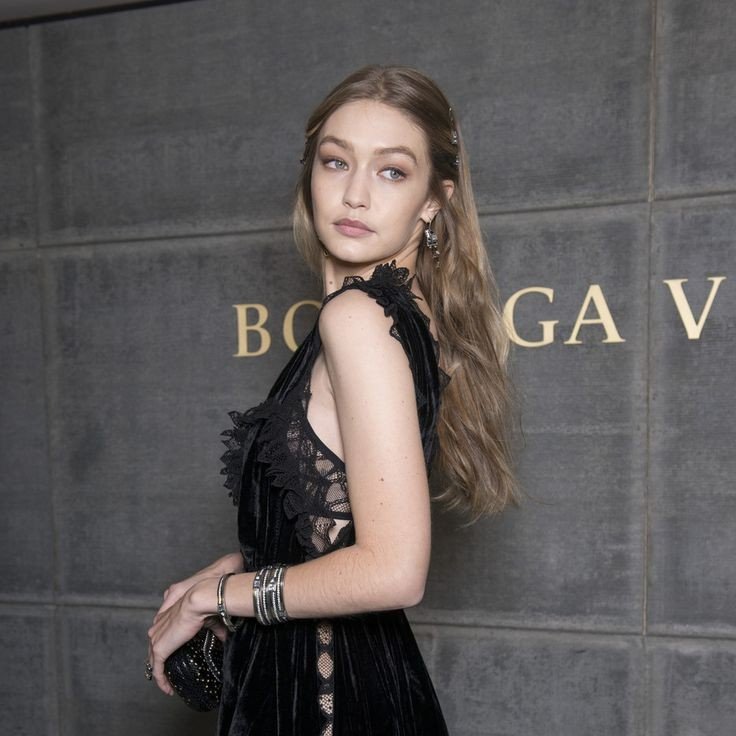 VarietyRP's tweet image. © #VarietyRP › Premiere Look!

𝗦𝗼𝗹𝗲𝗶𝗹 𝗪𝗮𝗹𝗱𝗼𝗿𝗳 (@bycardiganfilm) in one of the best dresses of the night at the #MagicInTheMoonlightRP World Premiere!