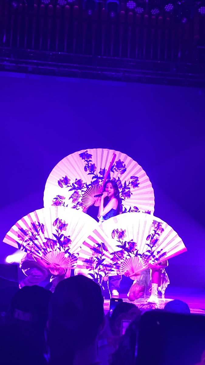 melindaisabel13's tweet photo. went on vacation to do my favorite thing aka attend a kpop concert and saw my queen @miyaohyeah and also my main man hyun seung 😂🫶🏽 #SunmiInAtlanta https://t.co/oSGE4Ndznv