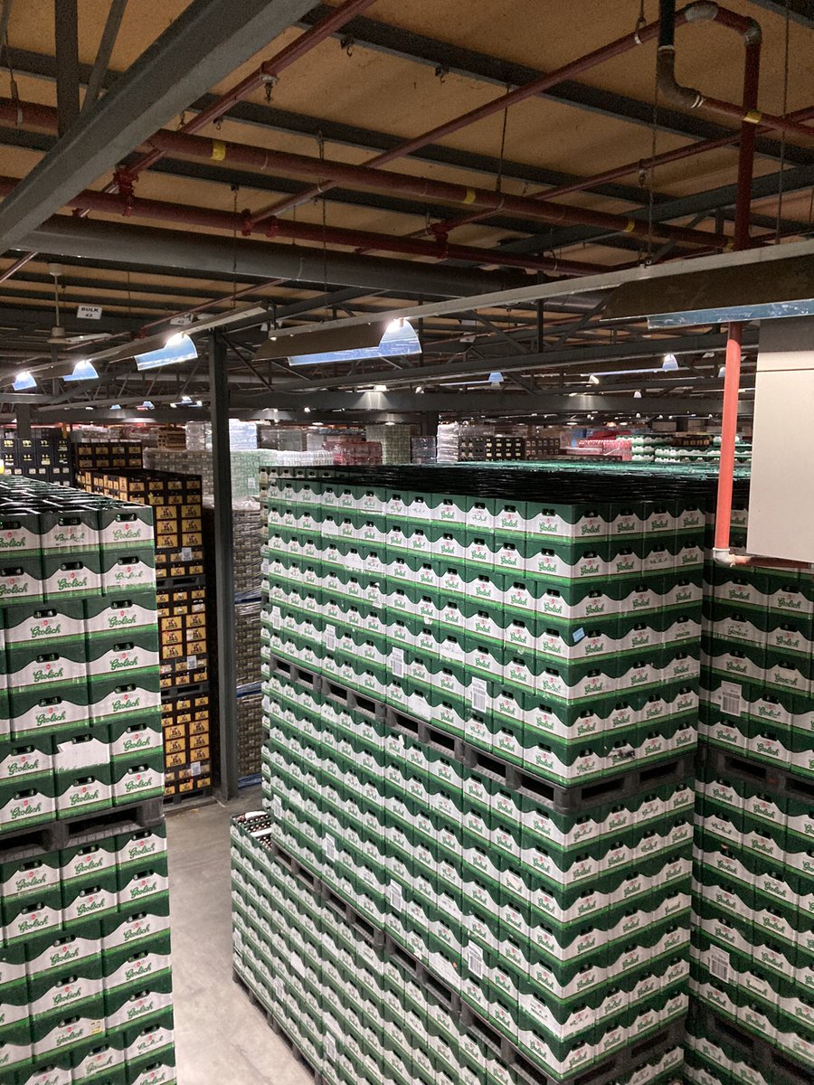 Samen met Johan Niemans bezoek gebracht aan Plus Retail in Haaksbergen. Sitemanager Peter Brugge heeft ons kneepjes van zijn vak verteld en daarna de magazijnen laten zien: indrukwekkend groot en georganiseerd. En natuurlijk veel … voor dorstige dagen.