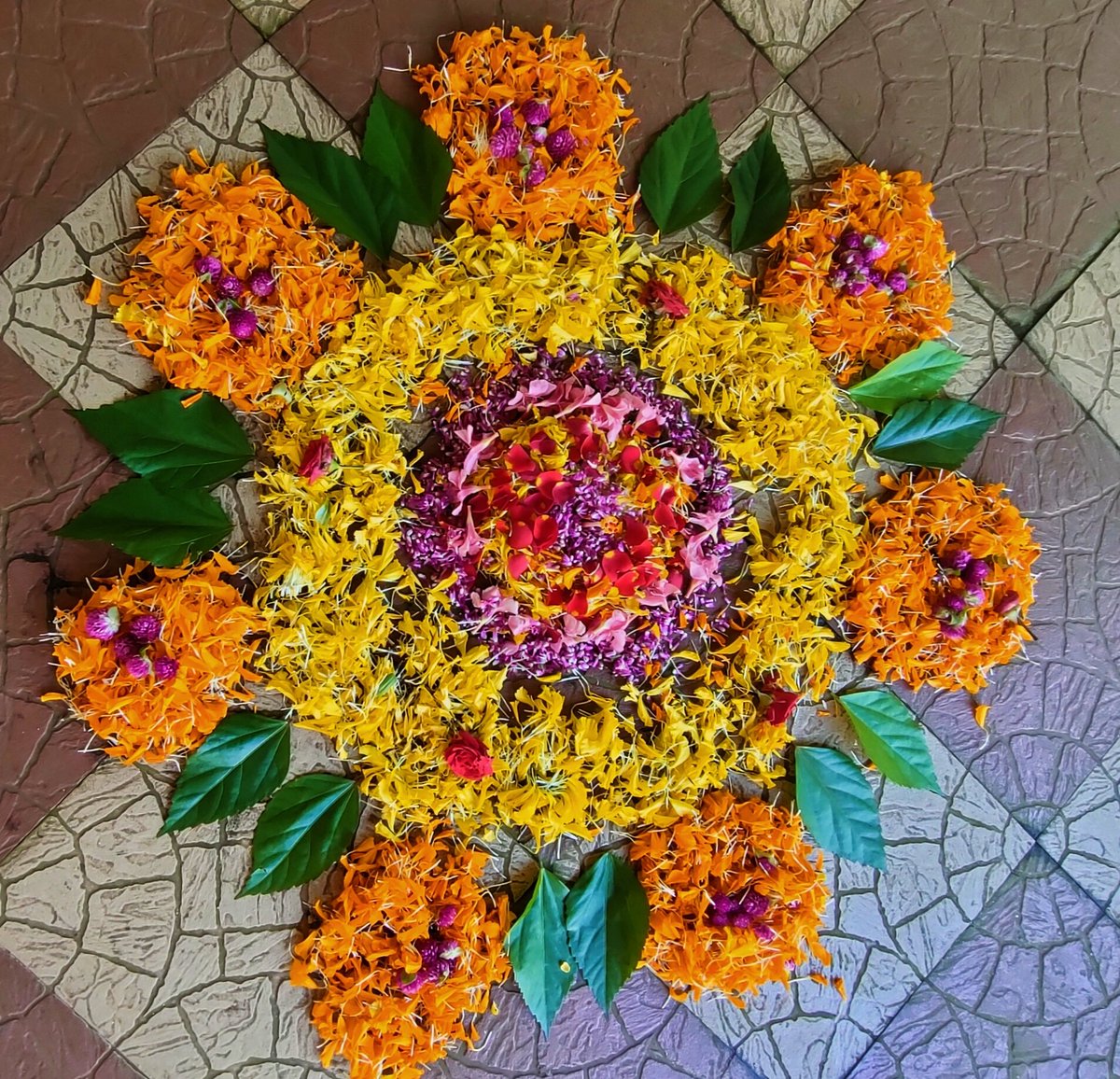 selfstances's tweet image. Yesterday's #Onam pookkalam
#Flowers #flowermat #festival