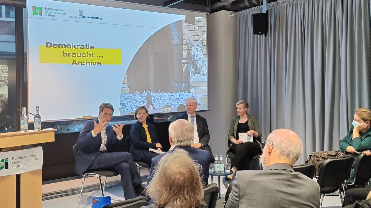 _Franz_ka_'s tweet photo. 1/3 Ja, Demokratie braucht #Archive! Aber Archive brauchen auch #Demokratie, um Rechts- und Informationssicherheit gewährleisten zu können. Sie sind #identitätsstiftend, das Gedächtnis d. Nation und demokratiefördernd

#twhistory #publichistory
#twittertorians #wisskomm #Hamburg https://t.co/3amp0Gt9xH