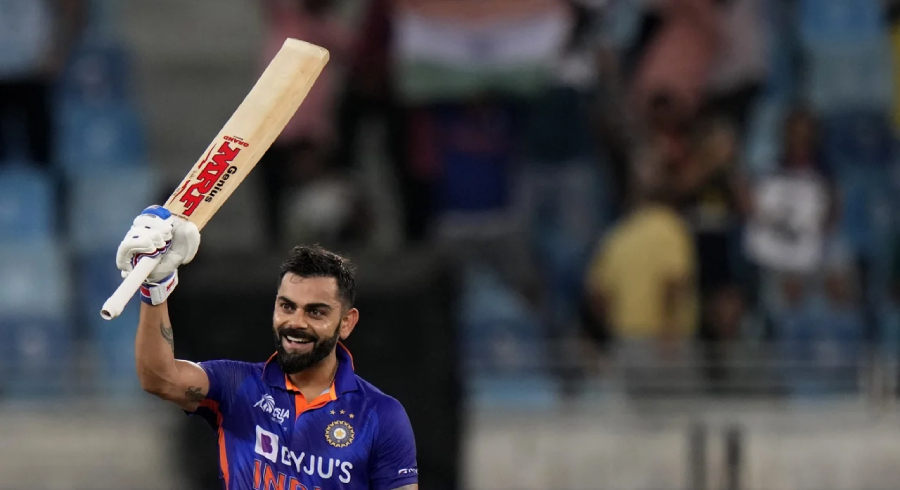 cricketpakcompk's tweet photo. Virat Kohli has broken his 1021-days drought of having not scored an international hundred. 👏

Read more: https://t.co/b4TkkzEOGt

#AsiaCup2022 #ViratKohli https://t.co/ASZijk0EQz