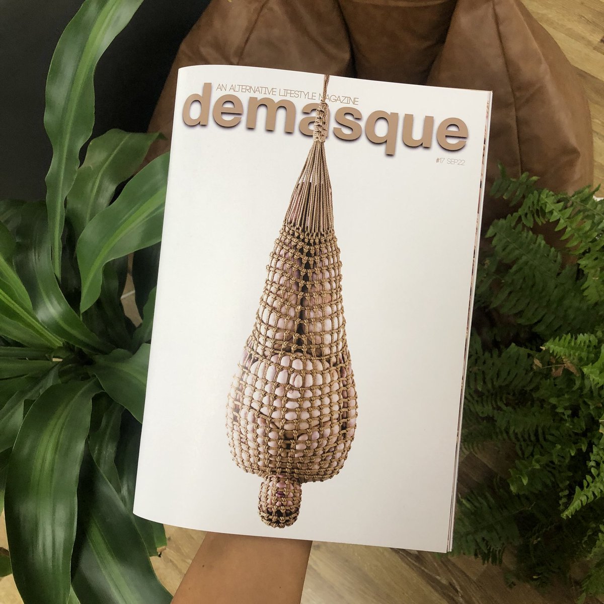 DemasqueMag's tweet photo. ISSUE 17 / OUR 4TH ANNIVERSARY EDITION IS NOW AVAILABLE 😍🎉⛓

SEPTEMBER - NOVEMBER 2022 
 
FEATURING:
@Shibarijp 
@Kopitansrope 
@Yes_Miss_Alani
&amp; more 🔥 

In print &amp; digital via our site https://t.co/NtaNLDkiMA 🖤 https://t.co/L8tJ6S2D7N