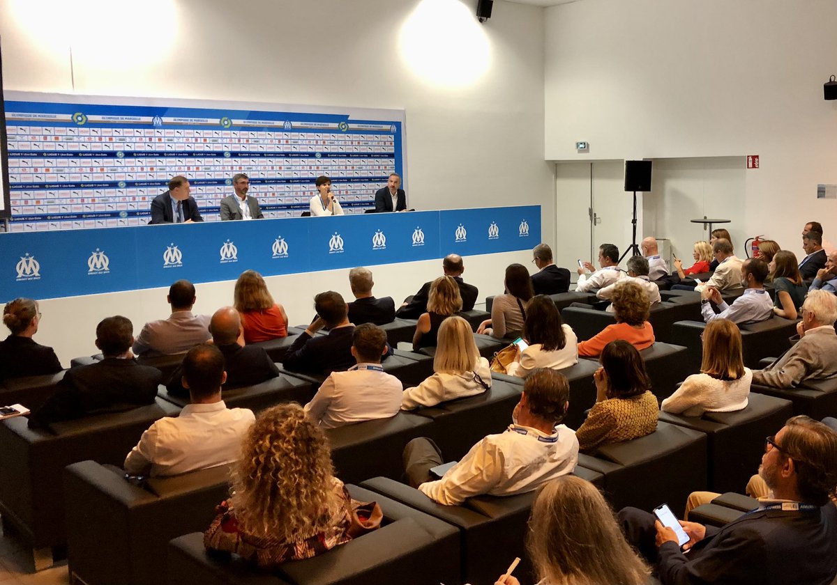 Atelier Répondre au défi climatique des #FDE2022

Une piste de sobriété proposée par Sandrine Motte : la réutilisation des eaux usées en sortie de stations d’épurations.
💦
Usages industriels, nettoyage ou encore arrosage 🌱, plutôt que de les réinjecter dans le milieu naturel.