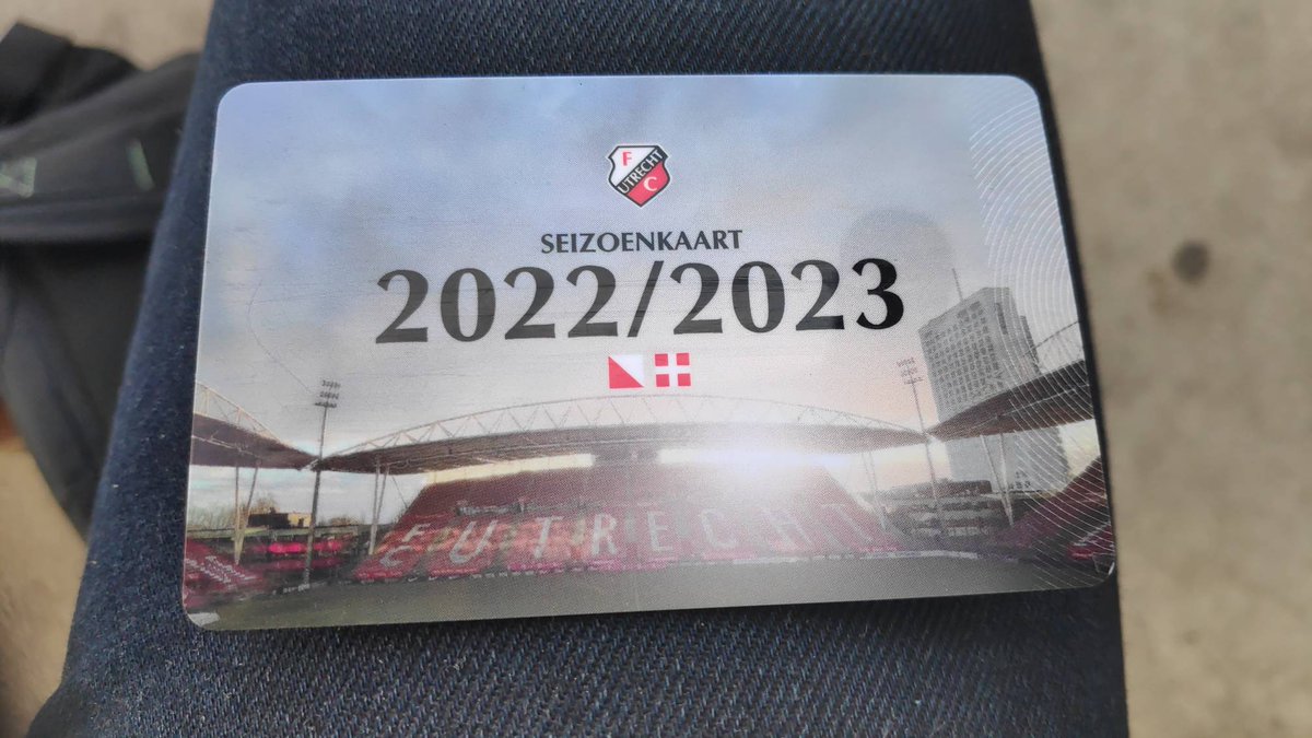 Seizoenskaart fc Utrecht gevonden bij de bushalte Nieuweweg #WijkbijDuurstede. Stuur even DM om af te halen.