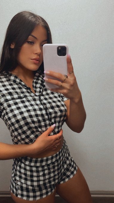 do you want to be the big spoon or the little spoon ❤️ https://t.co/fIkLwpH7Qu