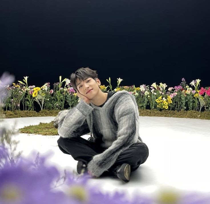 surelcy's tweet photo. #WONWOO Langit itu harus dipandang sebagai langit, mana boleh ingin memeluknya.
Kayaknya aku harus rest dulu deh👋🙂 https://t.co/UkqzULTqeW