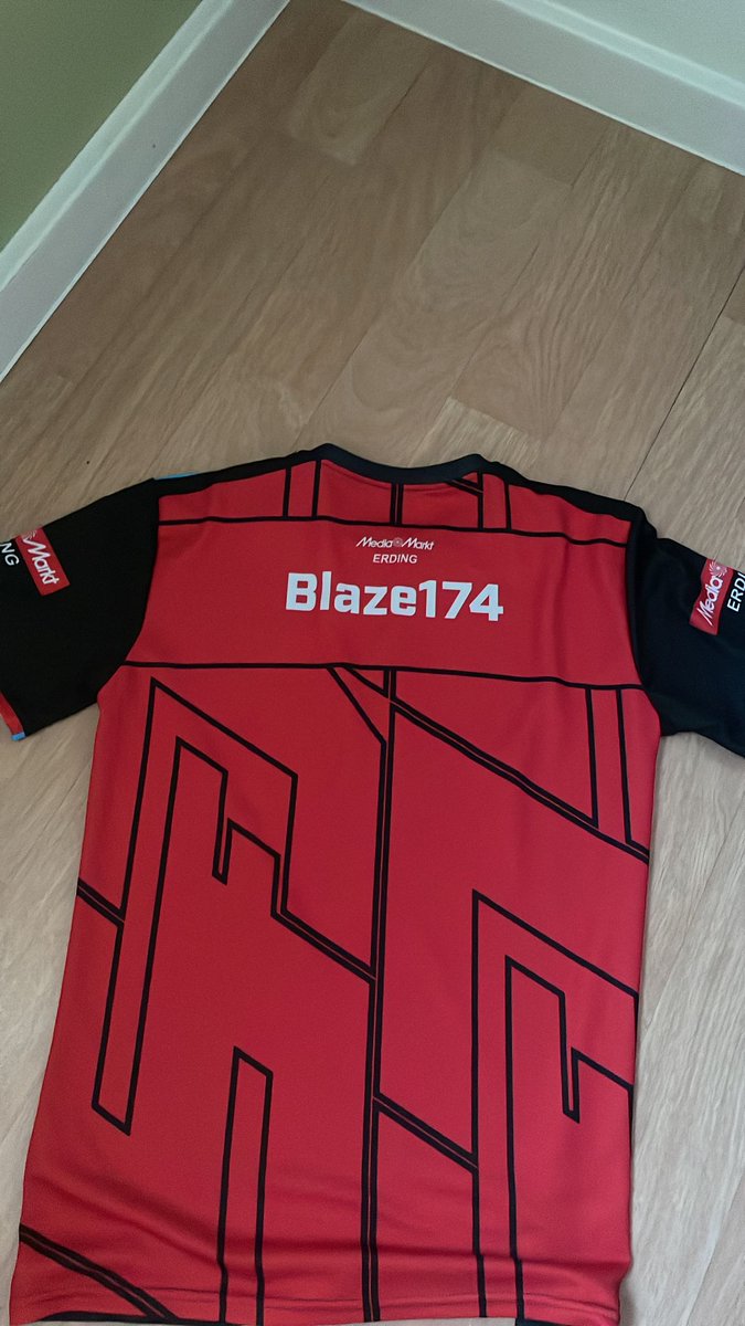 SFDGaming's tweet image. 🔵 #Eventtime 🔴

➡️ Wir möchten uns bei #MediamarktErding für das Vertrauen bedanken und freuen uns auf 2 tolle Tage.

Ein ganz großer Dank geht an Jordan und Adam von @XOOSEtweet für die Umsetzung und die super schnelle Lieferung 💙

Auf geht's kommt's vorbei 

#livetocompete