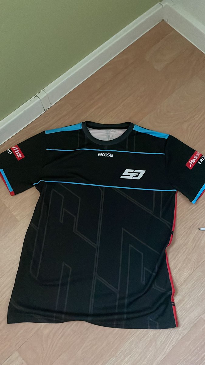 SFDGaming's tweet image. 🔵 #Eventtime 🔴

➡️ Wir möchten uns bei #MediamarktErding für das Vertrauen bedanken und freuen uns auf 2 tolle Tage.

Ein ganz großer Dank geht an Jordan und Adam von @XOOSEtweet für die Umsetzung und die super schnelle Lieferung 💙

Auf geht's kommt's vorbei 

#livetocompete