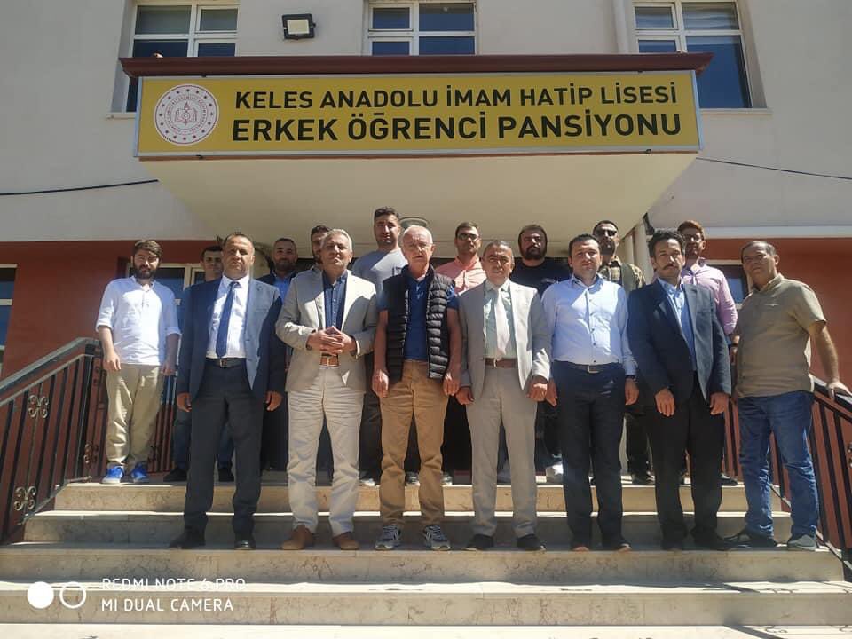 OKULUMUZDA UZUN YILLAR GÖREV YAPAN COĞRAFYA ÖĞRETMENİMİZ MEHMET AK'IN EMEKLİ OLMASI VE İNGİLİZCE ÖĞRETMENİMİZ MUSTAFA YAVAŞ'IN TAYİNİ ÇIKMASI SEBEBİYLE KENDİLERİNE OKULUMUZA VERDİKLERİ EMEKLERDEN MÜTEŞEKKİRİZ... BUNDAN SONRAKİ HAYATLARINDA VE GÖREVLERİNDE BAŞARI VE MUTLULUKLAR…