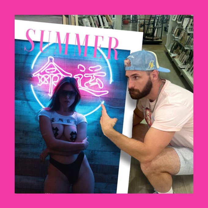 Robert posing with the latest issue of Summer Magazine. Be smart. Be like Robert.   https://t.co/Px4amt6VnI<a href="/tag/johnnydagger"class="tags"><span>#johnnydagger</span></a>