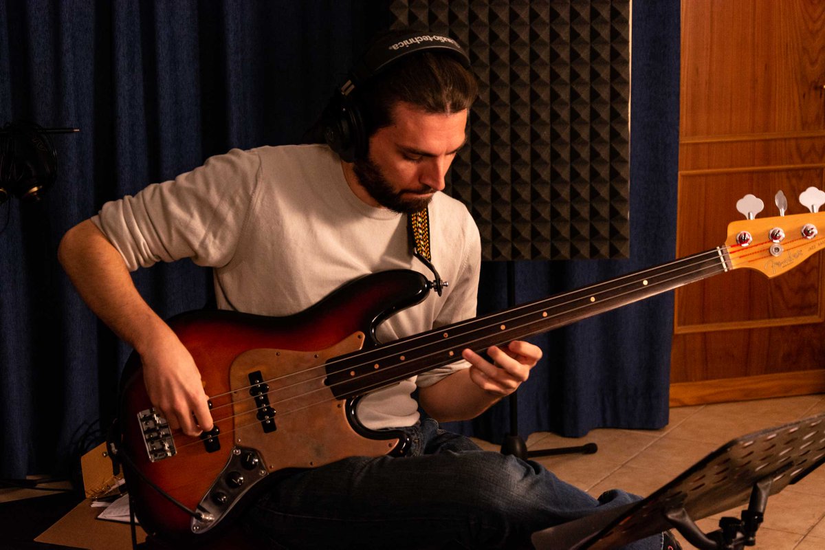 ph <a href="/_map_k_/">Leonardo Corgna</a>

youtu.be/Vlf-fDnYzXE

#iching #bookofchanges #librodeimutamenti #bass #jazzbass #fender #rotosound #bassplayer #bassplayersunited #fretless #fretlessbass #bassporn #groove #worldmusic #musician #talentedmusicians #recordingstudio #soundtrack #meditation #Jazz