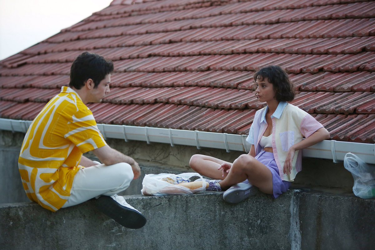 Oturmuş bir yere düşer miyiz diye korkmadan manitle ekmek kemiriyoruz fav aktivite bu arada 
#zeyçağ