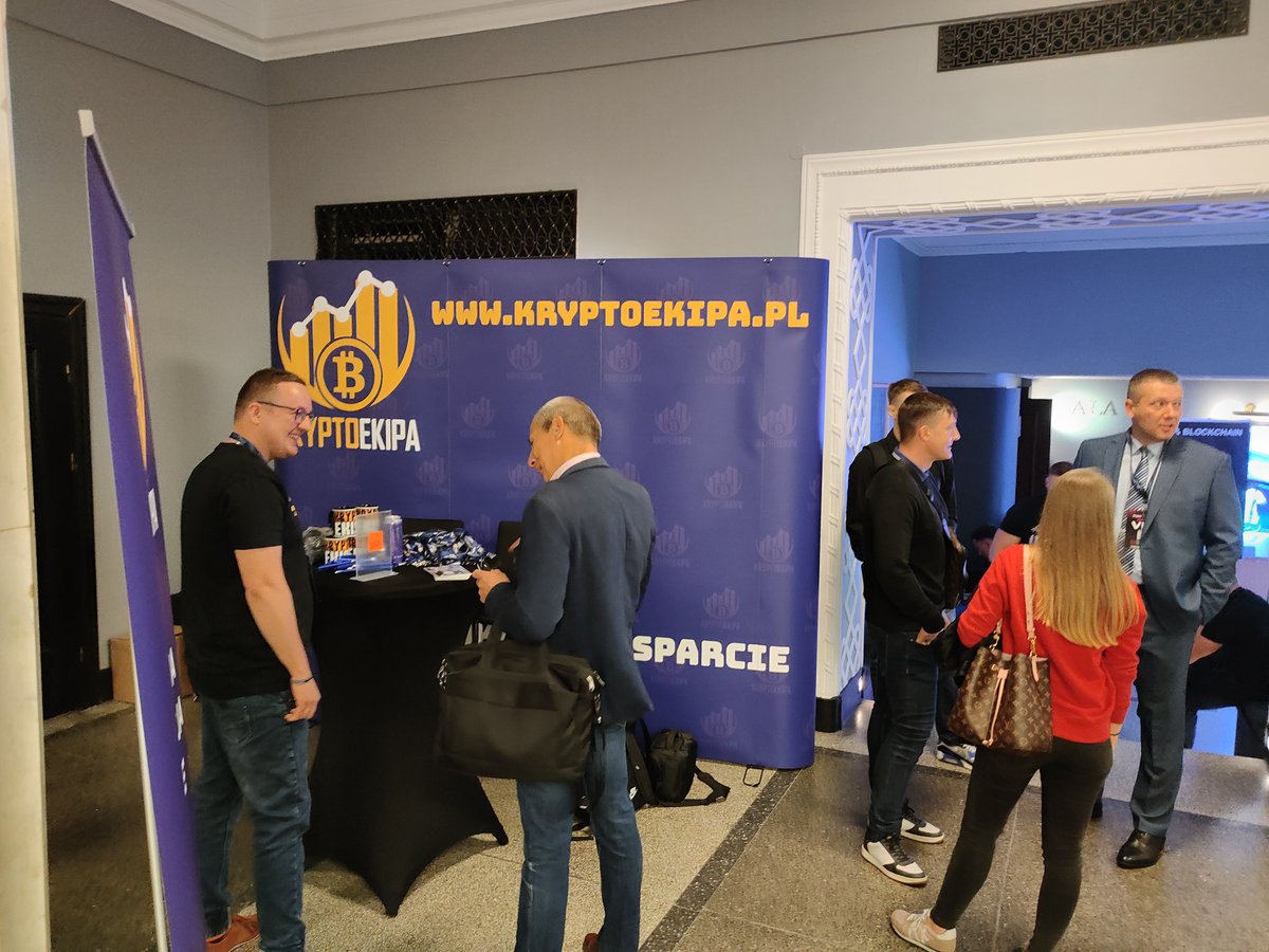 KryptoEkipa's tweet photo. #KryptoEkipa jest już na miejscu.
Zapraszamy na nasze stoiska
Przyznajcie stoisko Sport i #blockchain i Strefa Gamingowa robią wrażenie 😁
#CrytoVerse https://t.co/xQ8rCnI18q