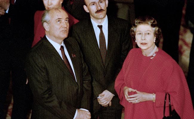 YanVillardier's tweet image. Avec la disparition en une semaine de #Gorbatchev et de  #QueenElizabeth n’est ce pas le XXe siècle qui tire son rideau ? 
#ElizabethII