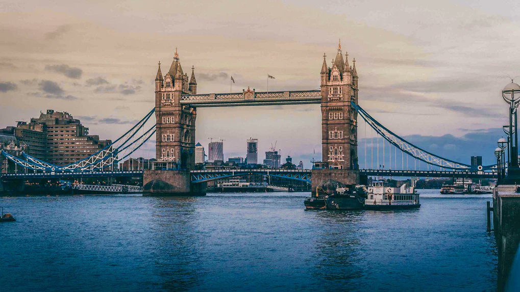 Pedro_Torrijos's tweet photo. Friendly reminder de que este NO es el London Bridge, es el Tower Bridge. https://t.co/Xdg4llUZwl