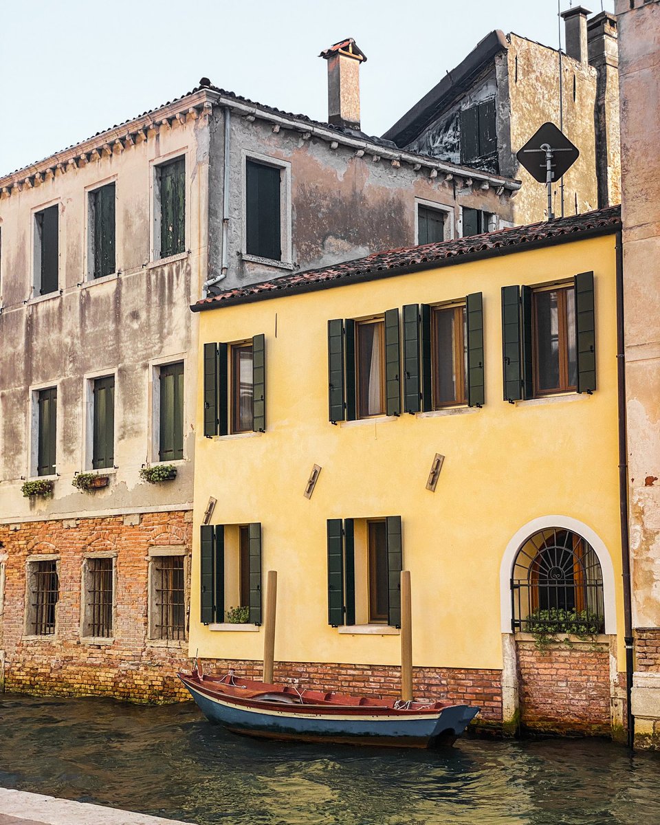 I_am_Rolland's tweet photo. 52mm; ISO 20; f2; 1/750 🛶
#venice #veniceitaly #italy #52mm https://t.co/yVnaIueIz7