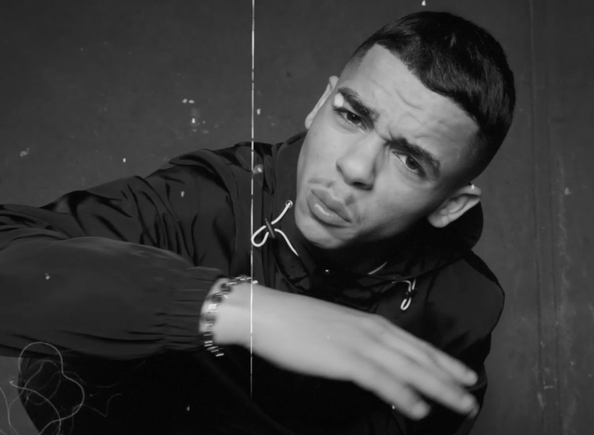 mouv's tweet photo. On en parle de l'intro stratosphérique de Lapéee sur son album "Le Phénomène" ?! 🤯🤯🤯 https://t.co/JpXniYrMV3