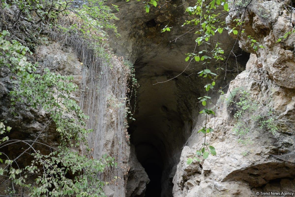 AyshanASLAN's tweet photo. 🌎International travelers have visited #Azykh Cave within the framework of visit to liberated territories.
Travelers have been informed about historical importance of the cave and archeological excavations there. https://t.co/Txd0pyz15t