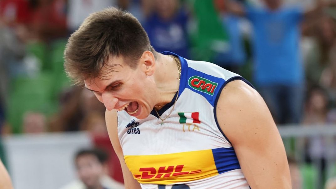 prdvolley's tweet photo. 🇵🇱 Polonia - Brasile 🇧🇷 ore 18
🇸🇮 Slovenia - Italia 🇮🇹 ore 21

Le quattro migliori squadre del Mondiale 2022 si sfidano domani: una giornata di pallavolo che puzza di ginocchiere ma profuma di storia. #italvolley https://t.co/vIkJo8BQwy