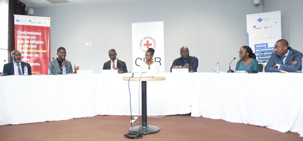 Togo : La question du terrorisme au centre d'une « FACE AU PANEL » - africardv.com/paix-et-securi… africa rendez-vous, CDFDH, Centre de Documentation et de Formation sur les Droits de l’Homme, CICR, Face au Panel, featured, featuref